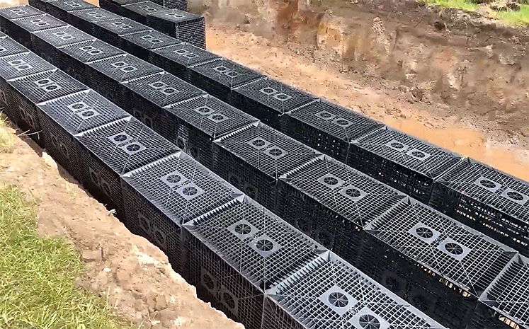 Einbau einer Versickerungsanlage aus Sickerboxen